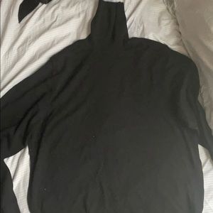 Black TurtleNeck (SIZE LARGE)